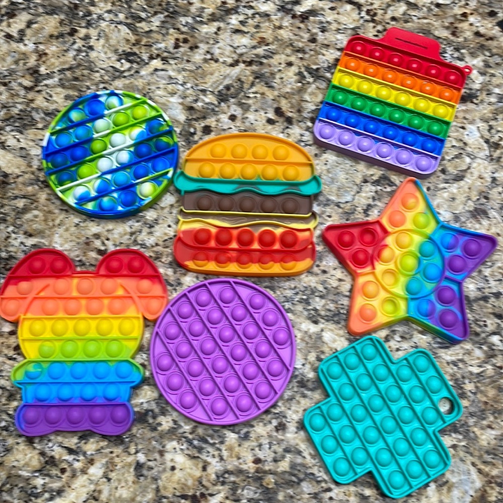 7 Large bundle of pop it fidget toys